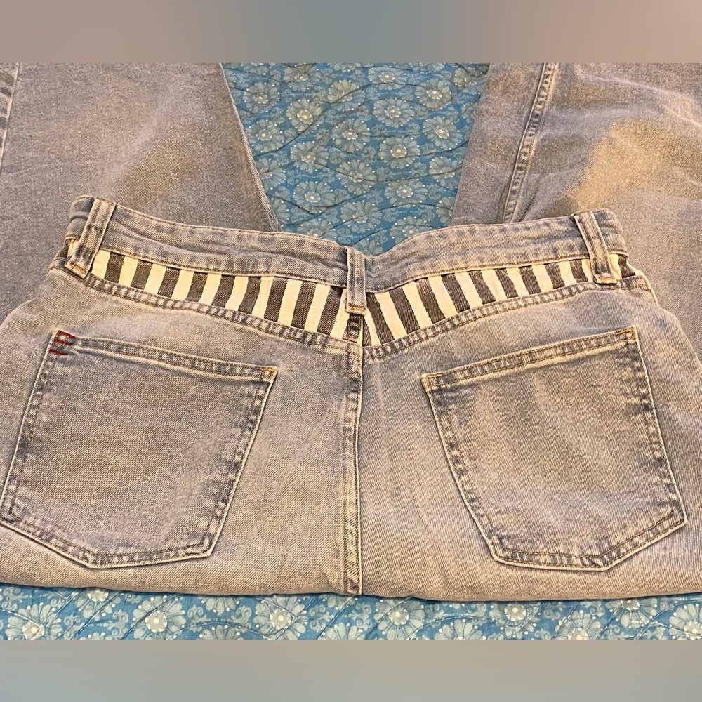 EUC Urban Outfitters BDG cropped Girlfriend jeans, light wash,raw hem, 31” - Picture 8 of 9